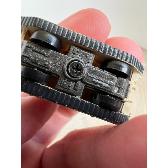 Vintage Military Micro Machines Tank Cannon Tan Brown Green Camo Artillery Toy - Picture 3 of 9